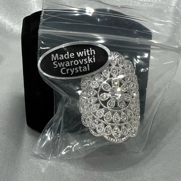 Swarovski Element Intricate Crystal Silver Ring - Picture 8 of 10